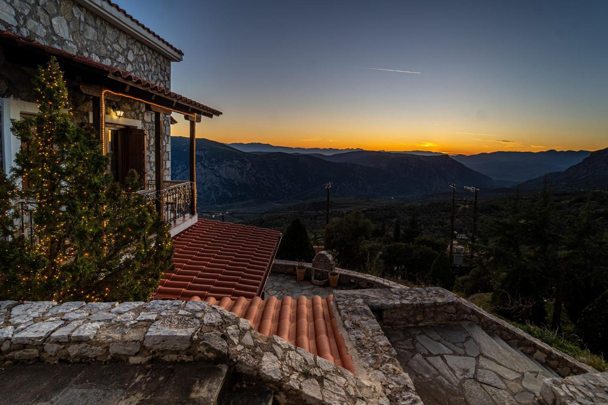 Rock Dandy Deluxe Chalet In Arachova - Delphi, Sauna, Prv Parking, Amazing View Exterior foto